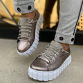 Tênis Feminino em Couro e Detalhes Strass - Veagle