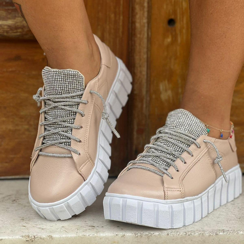 Tênis Feminino em Couro e Detalhes Strass - Veagle