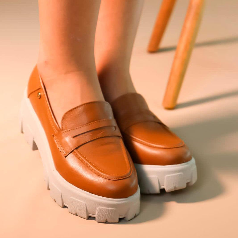 Mocassim Plataforma Feminino em Couro - Mari - Viegaro